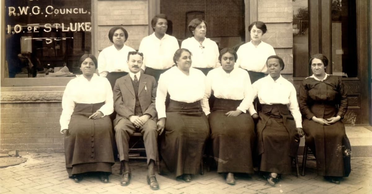 The IOSL staff in front of the St. Luke building in the 1920s. Photo Source: National Park Service, Maggie Lena Walker National Historic Site.